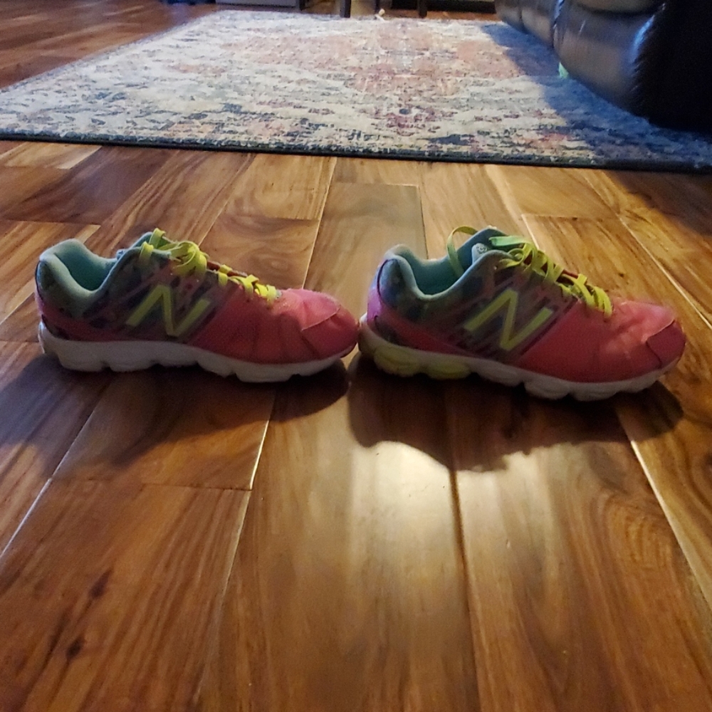 Girls New Balance tennis shoes